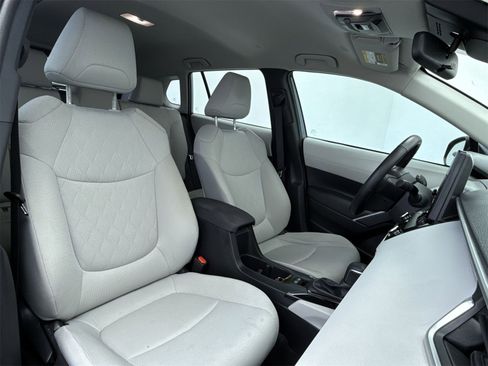 Used 2023 Toyota Corolla Cross LE image 13