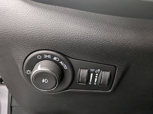 Used 2024 Jeep Compass Limited image 20