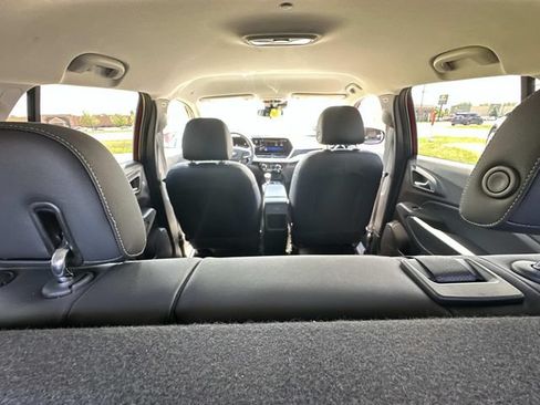 Used 2025 Chevrolet Trax LT w/ LT Convenience Package FWD image 17