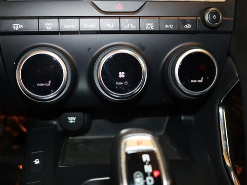 Used 2020 Jaguar E-PACE SE image 43