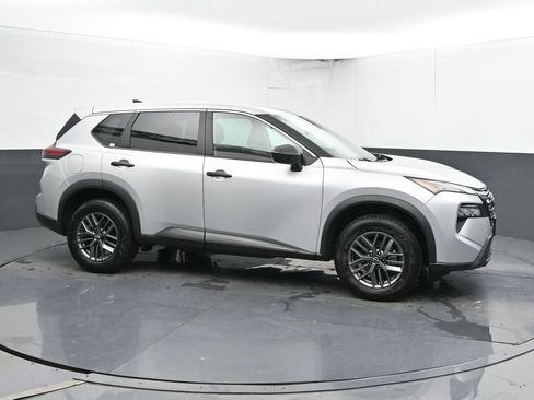 Used 2024 Nissan Rogue S FWD image 4