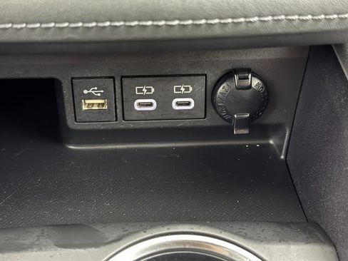 Used 2023 Toyota Highlander XLE image 18