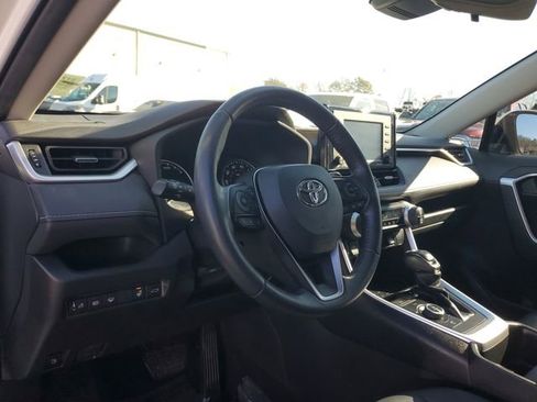 Used 2022 Toyota RAV4 XLE Premium image 20