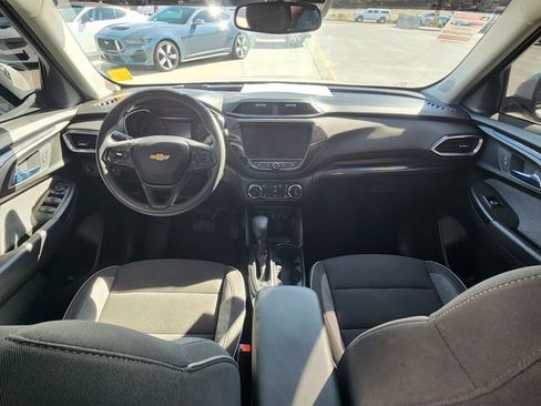 Used 2022 Chevrolet TrailBlazer LT w/ Convenience Package image 19