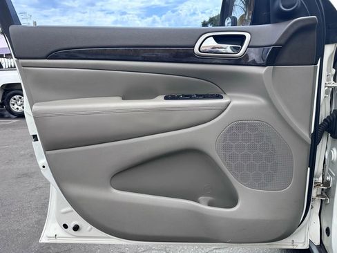 Used 2012 Jeep Grand Cherokee Laredo w/ Laredo E Group image 41