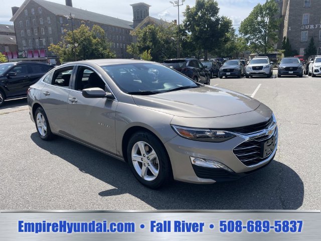 Used 2024 Chevrolet Malibu LT FWD image 2