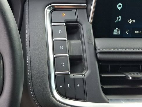 Used 2024 Chevrolet Tahoe Z71 AWD/4WD image 11