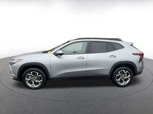 Used 2025 Chevrolet Trax LT image 9