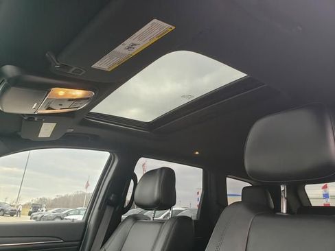 Used 2019 Jeep Grand Cherokee Limited image 20