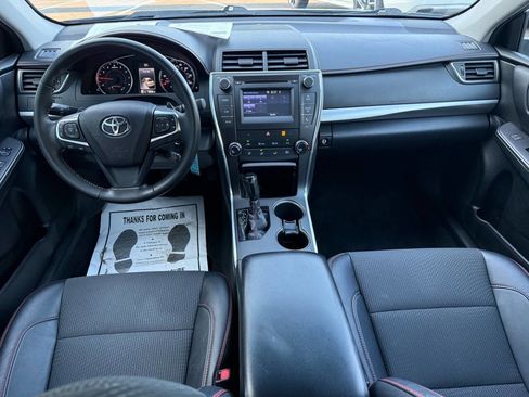 Used 2016 Toyota Camry SE w/ Moonroof Package image 16