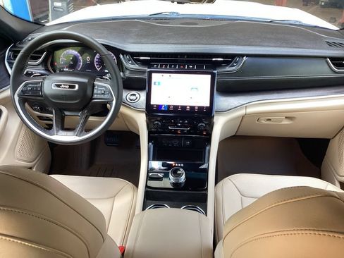 Used 2025 Jeep Grand Cherokee Limited w/ Luxury Tech Group II AWD/4WD image 50