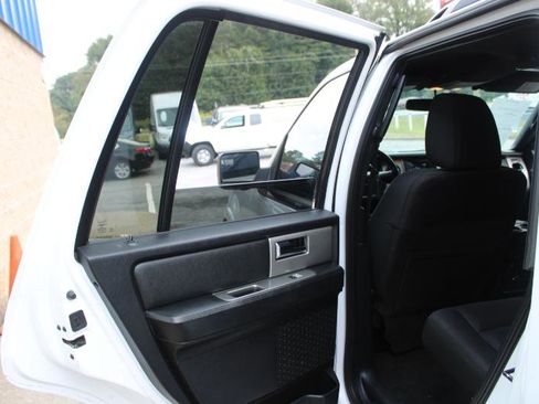 Used 2016 Ford Expedition XLT image 19