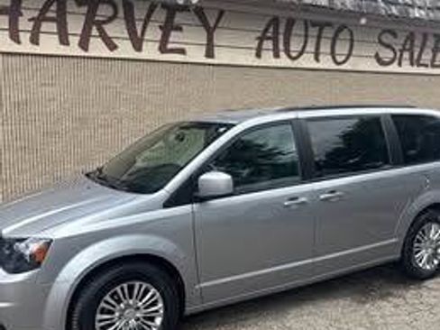 Used 2018 Dodge Grand Caravan GT FWD image 2