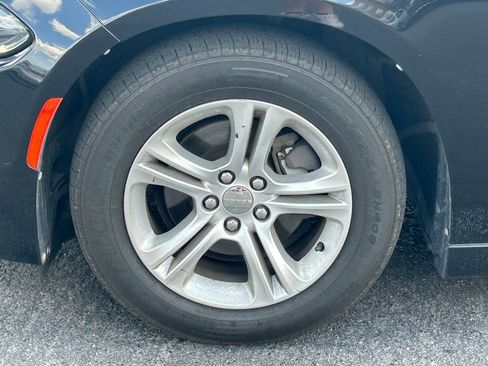 Used 2017 Dodge Charger SE RWD image 12