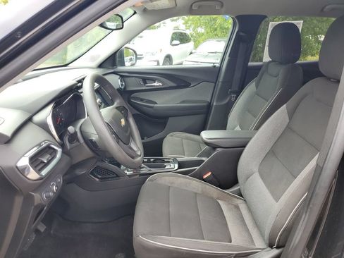 Used 2021 Chevrolet TrailBlazer LT w/ Convenience Package FWD image 8