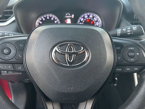 Used 2020 Toyota RAV4 LE image 23