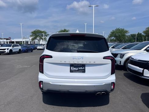 Certified 2024 Kia Telluride EX w/ EX Captain's Chair Package FWD image 4