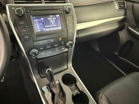 Used 2015 Toyota Camry SE image 24