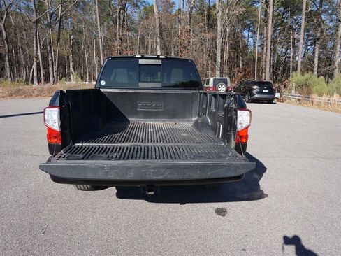 Used 2017 Nissan Titan SV image 16