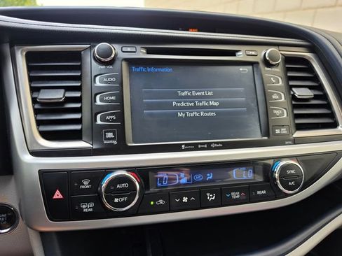 Used 2018 Toyota Highlander Limited AWD/4WD image 54