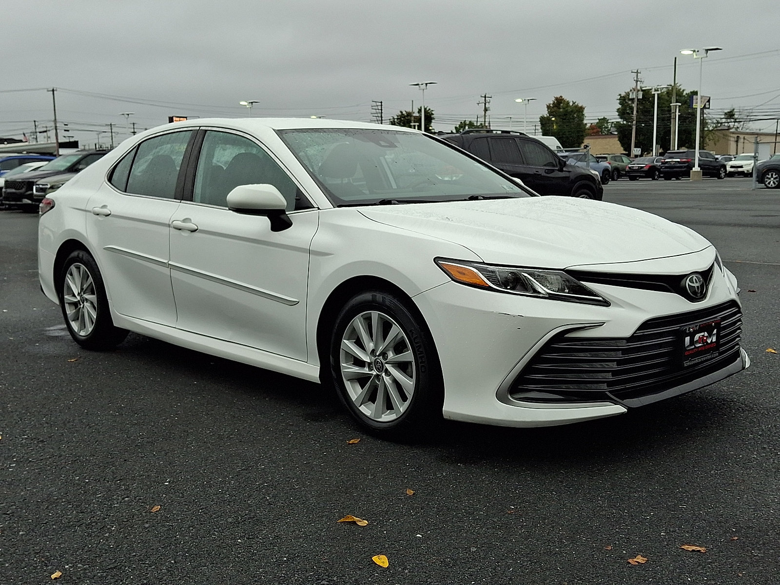 Used 2022 Toyota Camry LE FWD image 3