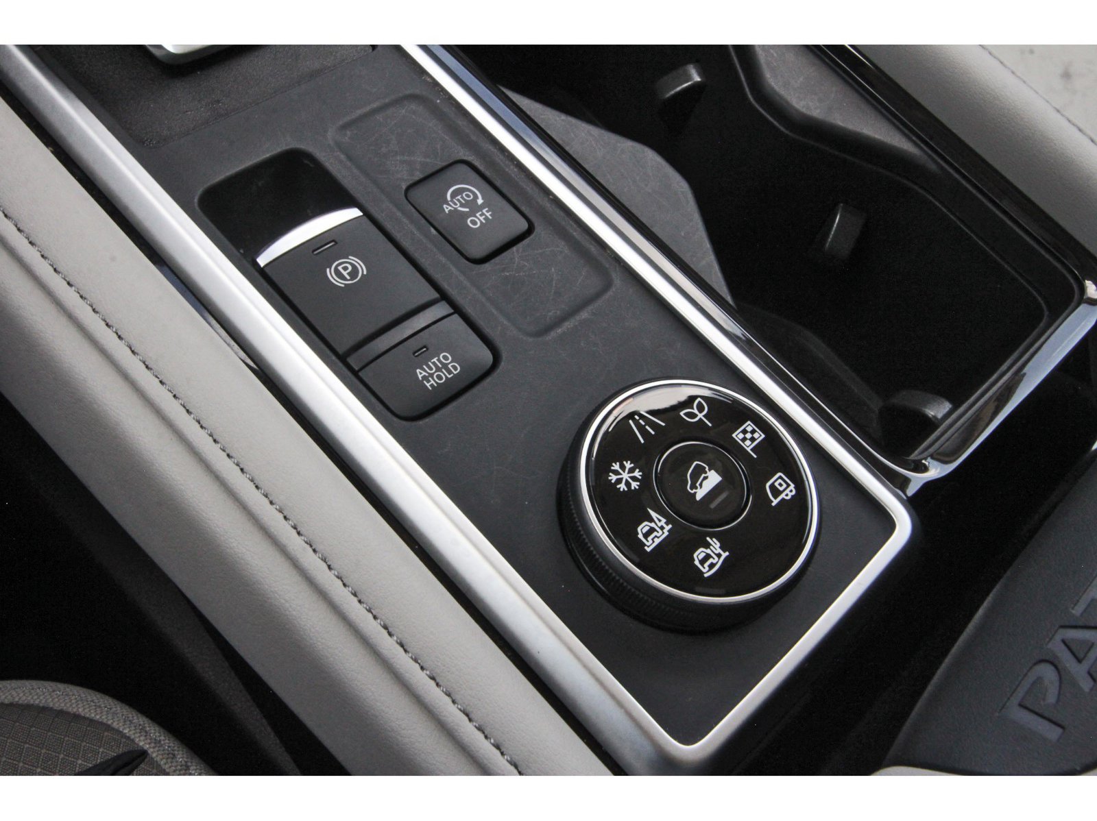Certified 2026 Nissan Pathfinder SL AWD/4WD image 32