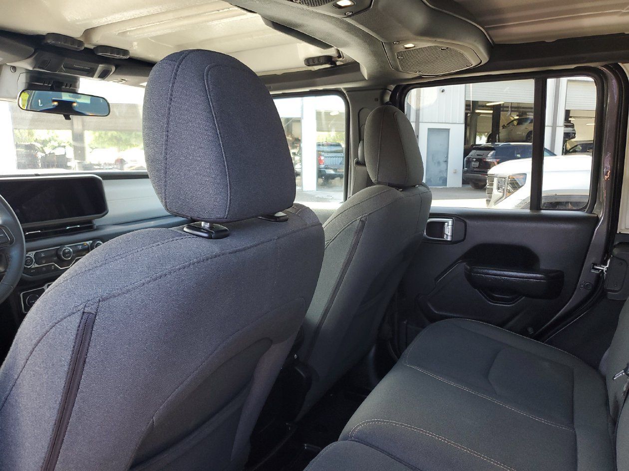 Used 2024 Jeep Wrangler Unlimited AWD/4WD image 10