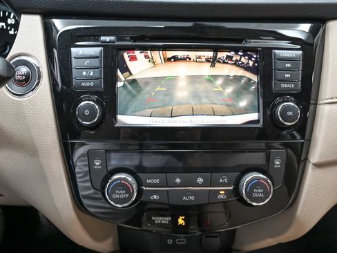 Used 2019 Nissan Rogue SV image 29