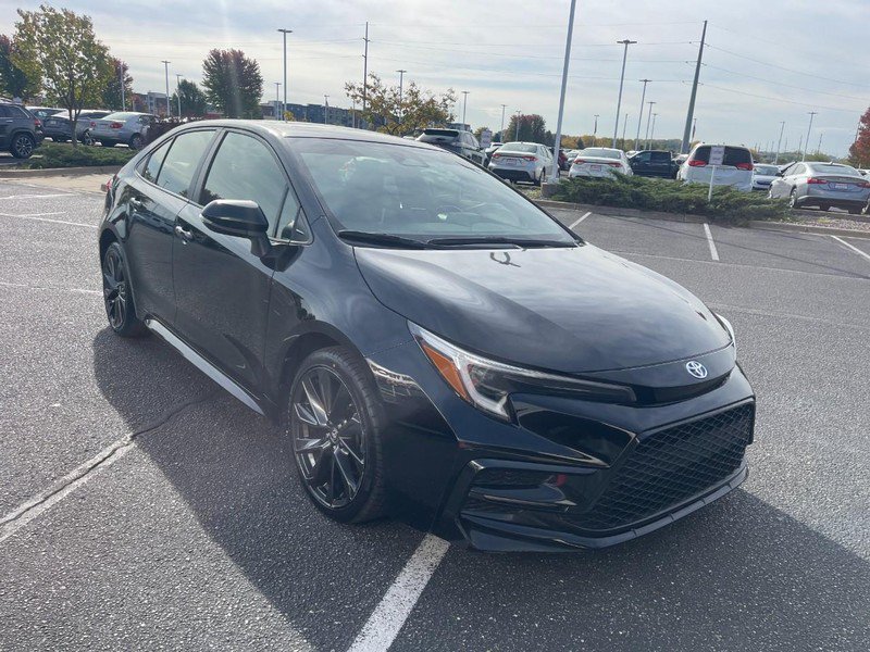 Used 2023 Toyota Corolla SE w/ SE Package FWD image 2