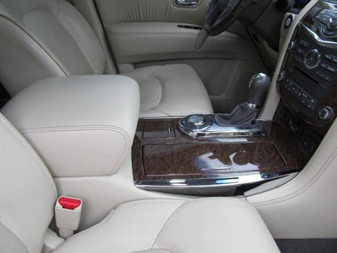 Used 2017 INFINITI QX80 2WD w/ Driver Assistance Package image 41