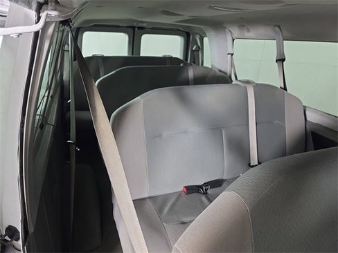 Used 2010 Ford E-350 and Econoline 350 XLT image 20