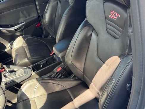 Used 2018 Ford Focus ST FWD image 5