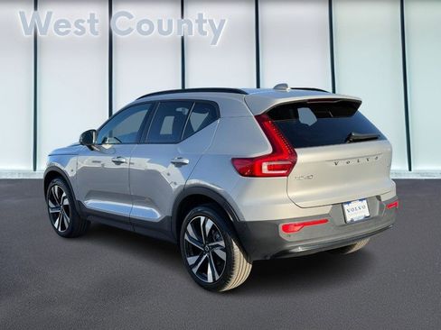 Certified 2025 Volvo XC40 B5 Plus image 7