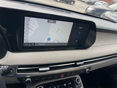 Used 2023 Hyundai Palisade Calligraphy image 3