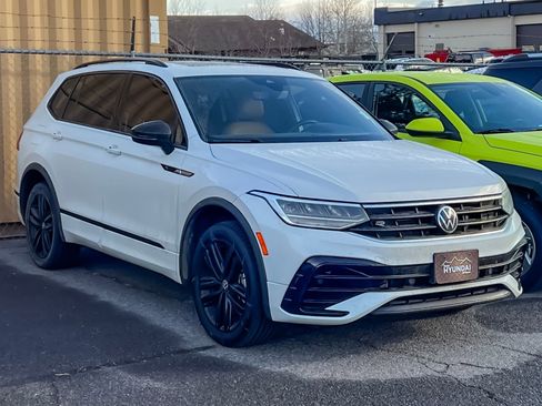 Used 2022 Volkswagen Tiguan SE R-Line image 2
