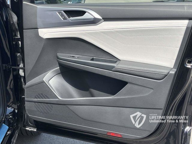 Used 2025 Volkswagen Taos SEL AWD/4WD image 31