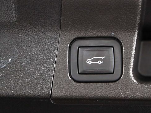 Used 2023 GMC Acadia SLT FWD image 32