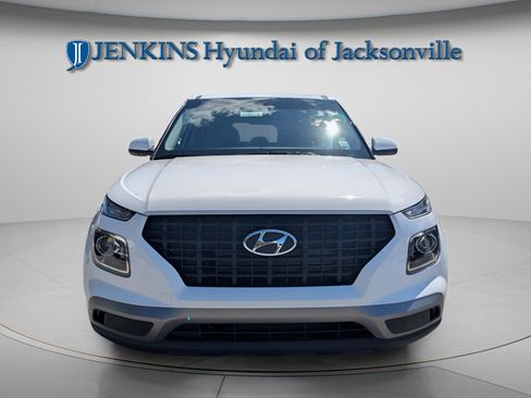 New 2025 Hyundai Venue SE image 8