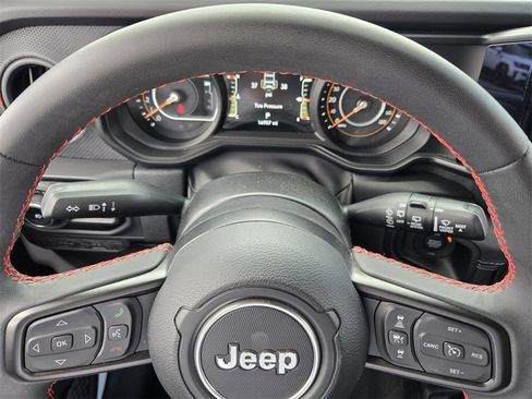 Used 2024 Jeep Wrangler Unlimited Rubicon image 24