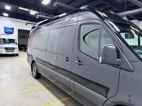 Used 2025 Mercedes-Benz Sprinter 2500 image 16