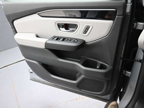 Used 2024 Honda Pilot EX-L image 11