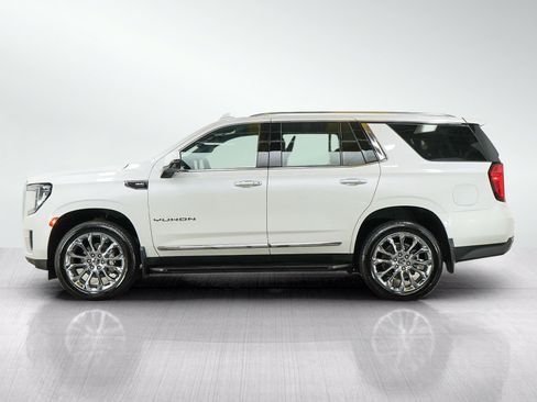 Used 2024 GMC Yukon SLT w/ SLT Luxury Package AWD/4WD image 2