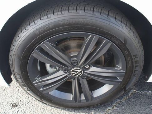 Used 2023 Volkswagen Jetta SE w/ Panoramic Sunroof Package image 26