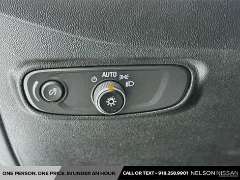 Used 2020 Chevrolet Equinox LS w/ LS Convenience Package FWD image 10