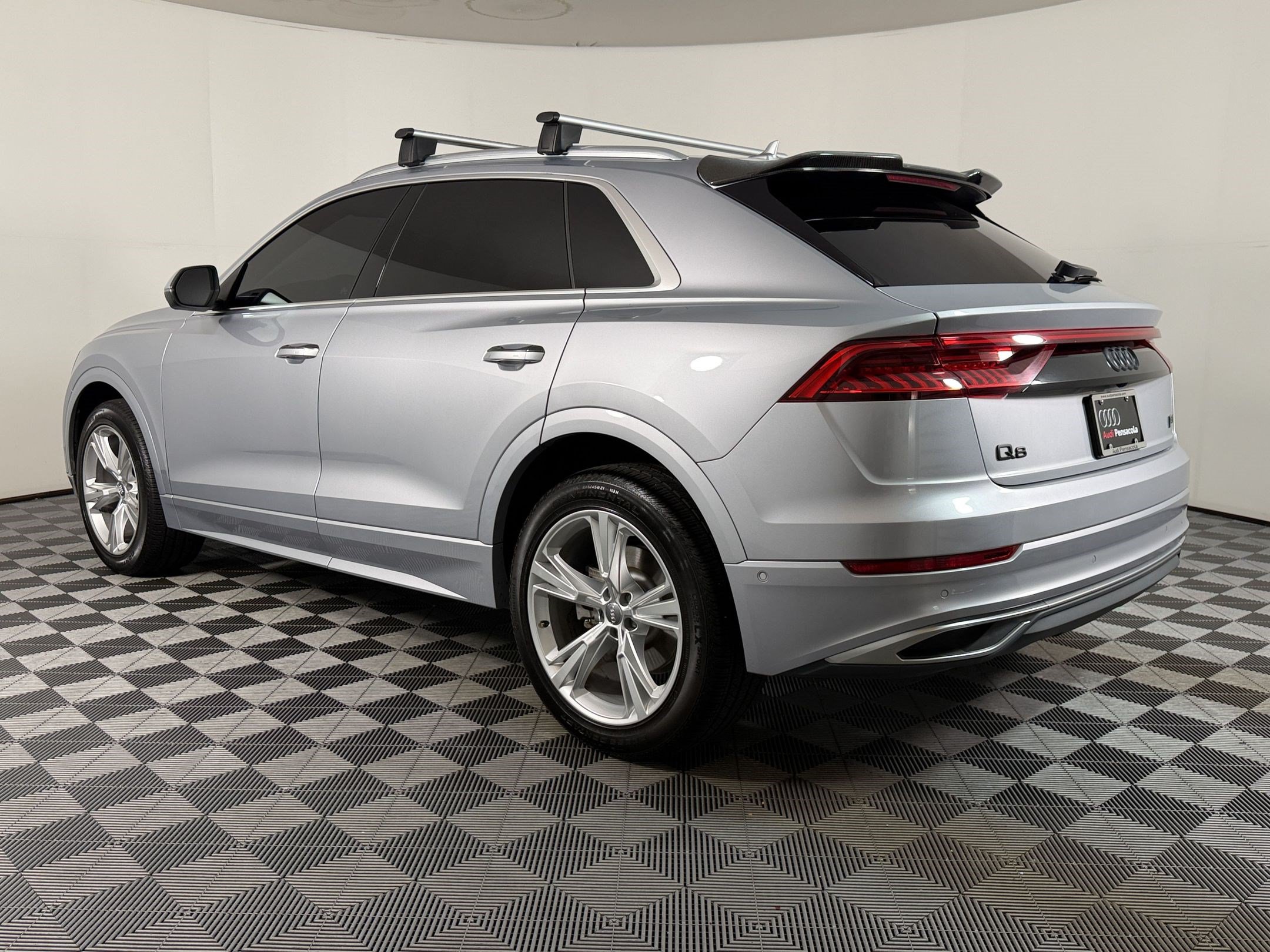 Used 2020 Audi Q8 Prestige w/ Prestige Package AWD/4WD image 2