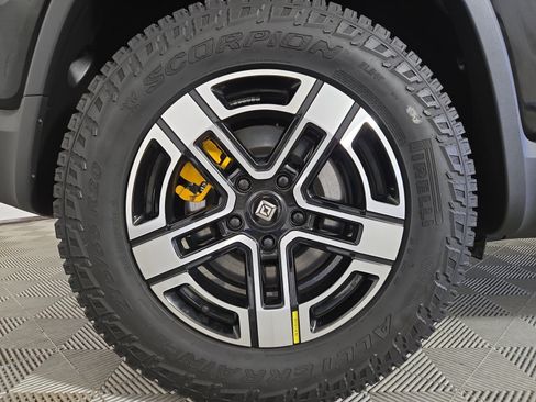 Used 2023 Rivian R1S Launch Edition Quad AWD/4WD image 12