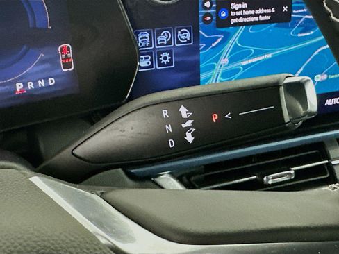 Used 2024 Chevrolet Equinox EV LT image 25