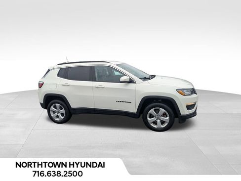 Used 2019 Jeep Compass Latitude image 2