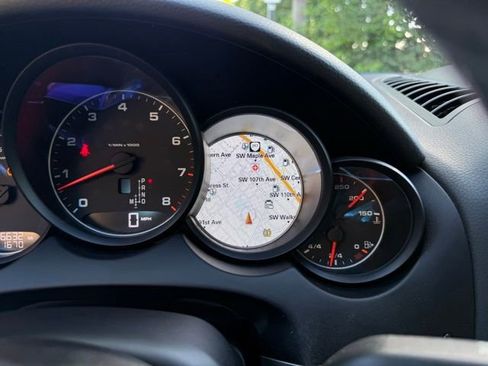 Used 2018 Porsche Cayenne Platinum Edition AWD/4WD image 17