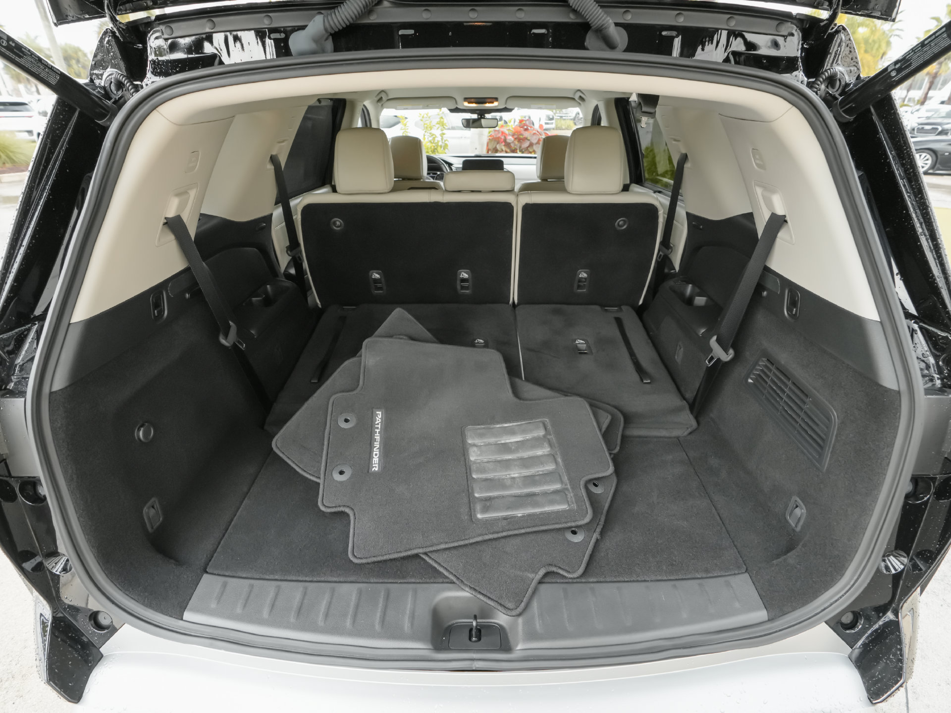 Used 2025 Nissan Pathfinder SL FWD image 26